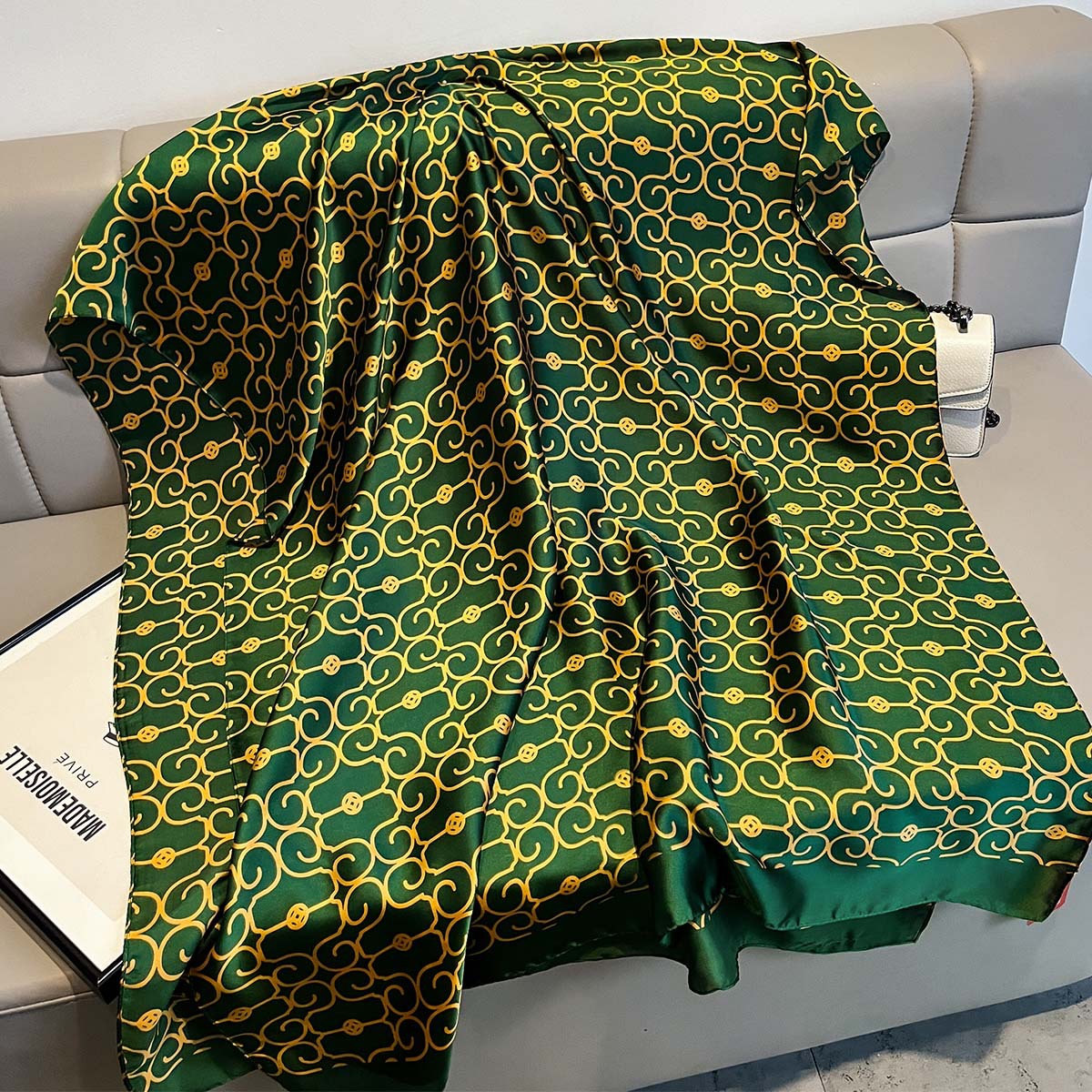 Simple Stylish And Versatile Green Shawl