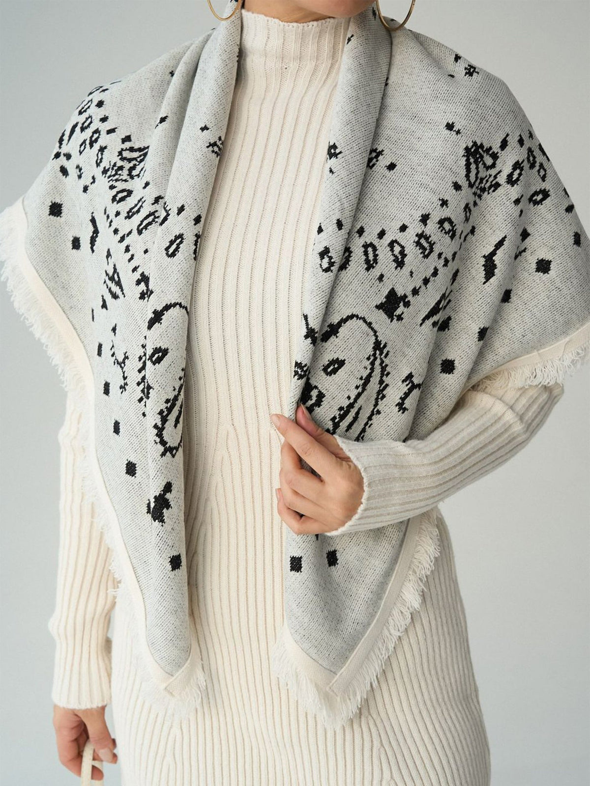 Fashionable Versatile And Elegant Square Scarf